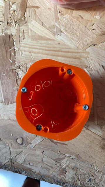 Inbouwdoos diepte 61mm beschikbaar voor biedingen