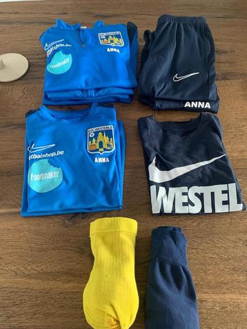 Pakket NIKE voetbaloutfit beschikbaar voor biedingen