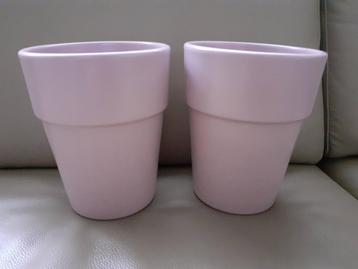 2 nieuwe mooie identieke bloempotten beschikbaar voor biedingen