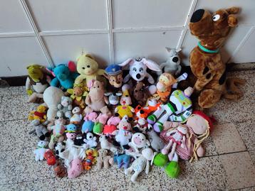 Lot 44 Peluches diverses  beschikbaar voor biedingen