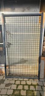 2 zwarte poorten met sleutel en ophangbouten., Jardin & Terrasse, Portes de jardin, Portail battant, Comme neuf, Fer, Moins de 100 cm