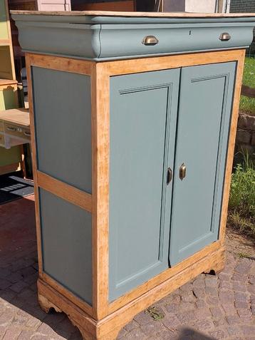  prachtige oude massieve meidenkast. Vintage kleur.  beschikbaar voor biedingen