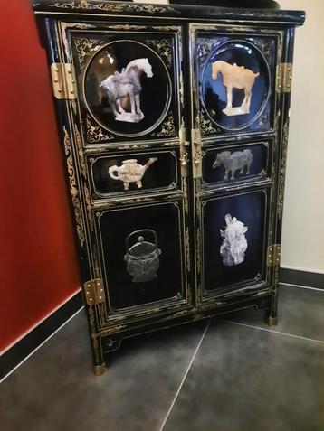 Chinees kastje beschikbaar voor biedingen