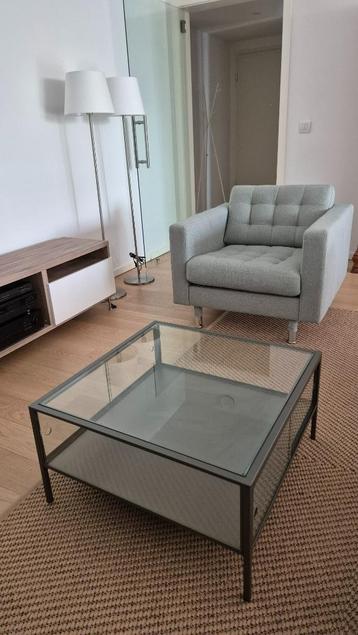Table basse Sammanhang de Ikea / Vitrine beschikbaar voor biedingen