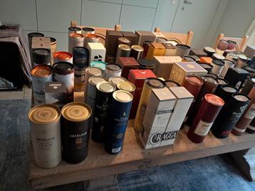 Grote verzameling (110) whisky kokers & dozen -zonder whisky beschikbaar voor biedingen
