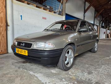 Opel Astra F 1.4 8V 3drs 1995 rookzilver 171700km  beschikbaar voor biedingen