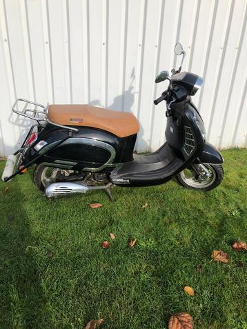 Motorfiets razzo 125cc + trainingsrol+helm beschikbaar voor biedingen