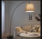 Staande lamp met een nieuwe lampkap erbij in doos!!!, Huis en Inrichting, Lampen | Vloerlampen, Ophalen