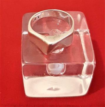 Te koop: Mooie zilveren ring. beschikbaar voor biedingen
