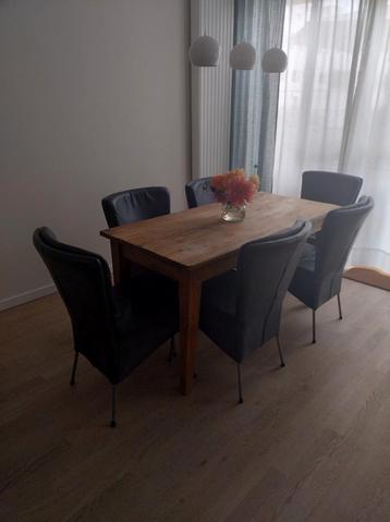 6 comfortabele leren stoelen beschikbaar voor biedingen