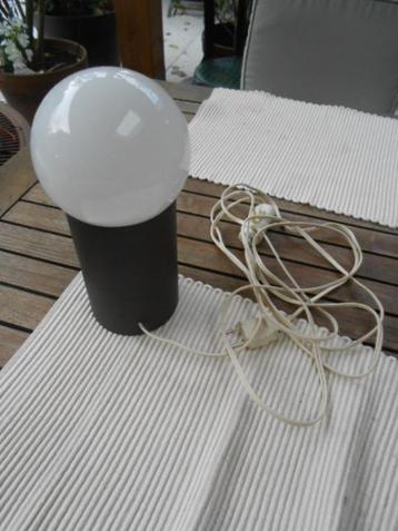 nachtlamp / tafellamp vintage schakelaar glazen witte bol beschikbaar voor biedingen