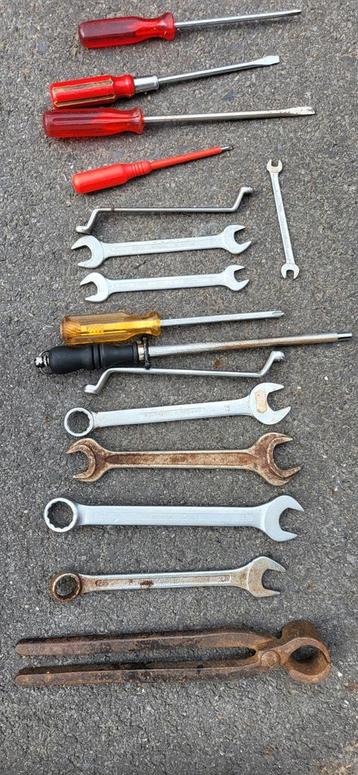 Lot des clefs et tournevis  beschikbaar voor biedingen