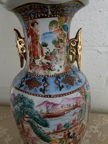 Een prachtige Chinese vaas, een mooi voorbeeld van tradition beschikbaar voor biedingen