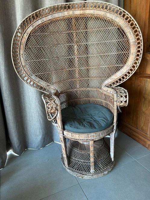 Rotan Pauwstoel of Emmanuelle stoel, Antiek en Kunst, Antiek | Meubels | Stoelen en Sofa's, Ophalen