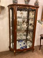 Prachtige antieke noten vitrine vol met brons, Antiek en Kunst, Ophalen
