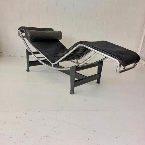 Le corbusier perriand jeanneret chaise longue LC4 Cassina, Huis en Inrichting, Zetels | Zetels en Chaises Longues, Gebruikt, Eenpersoons