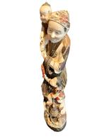 Okimono en ivoire un vieil homme et trois enfants., Enlèvement