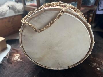 Tambour médiéval en peau de vache beschikbaar voor biedingen