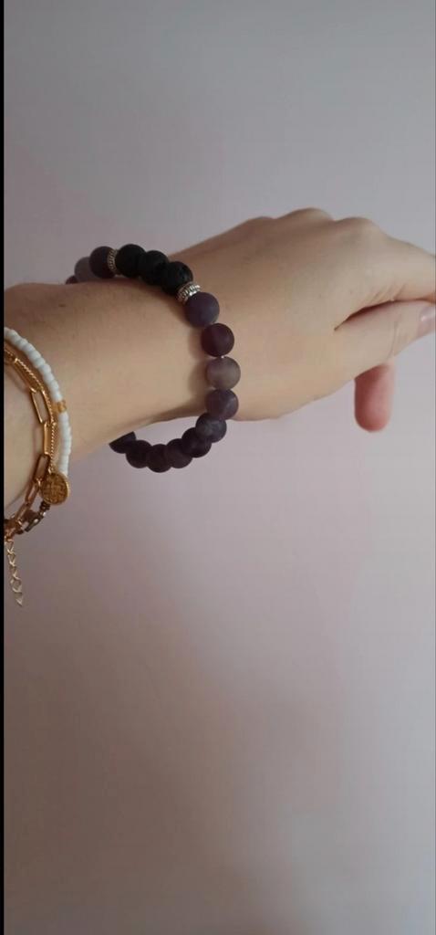 Spiru armband / Amethist & lavasteen / € 7, Handtassen en Accessoires, Armbanden, Zo goed als nieuw, Paars, Met edelsteen, Ophalen of Verzenden