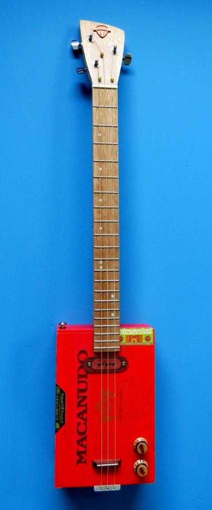 Cigar Box Guitar - NIEUW, Muziek en Instrumenten, Snaarinstrumenten | Gitaren | Elektrisch, Nieuw, Hollow body, Ophalen of Verzenden
