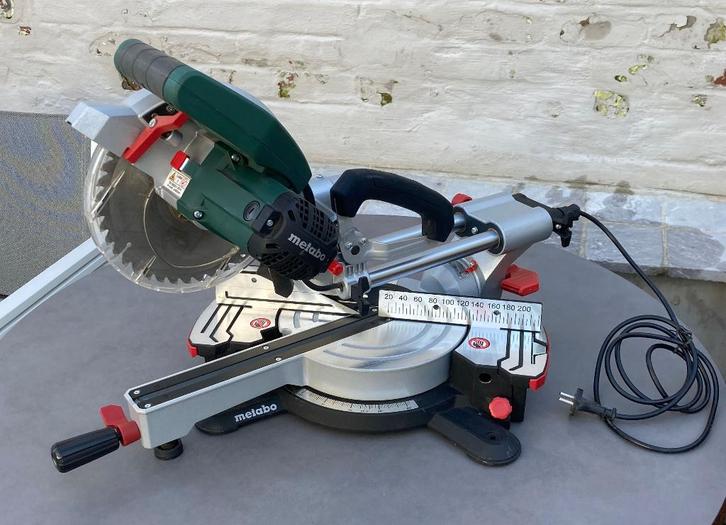 Perfect als cadeau, Zeer goed gezien METABO KGS-216-M, Doe-het-zelf en Bouw, Gereedschap | Overige machines, Zo goed als nieuw