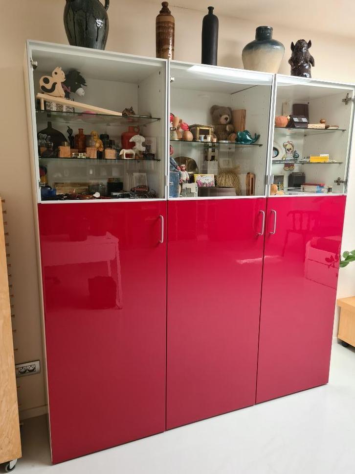 IKEA vitrine- en opbergkast, Huis en Inrichting, Kasten | Vitrinekasten, Zo goed als nieuw, Ophalen