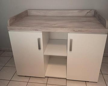 Baby verzorgtafel ,  luiertafel , commode  beschikbaar voor biedingen