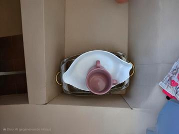 Allerlei borden kopjes enzovoort...  beschikbaar voor biedingen