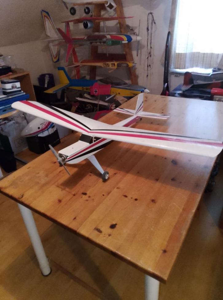 Elektrisch radiografisch bestuurbaar vliegtuig, Hobby en Vrije tijd, Modelbouw | Radiografisch | Vliegtuigen, Zo goed als nieuw