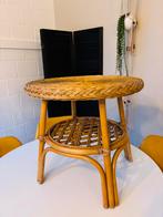 Rotan bijzettafel, Huis en Inrichting, Tafels | Bijzettafels, Ophalen, Gebruikt, Rond, Hout