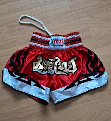 Muay Thai shorten, t-shirts en scheenbeschermers... beschikbaar voor biedingen