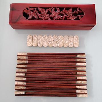 Ensemble de baguettes chinoises., Enlèvement ou Envoi, Comme neuf, Bois, Ensemble de couverts