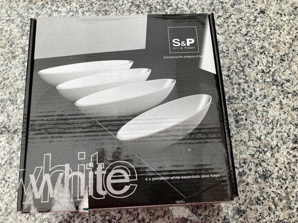 8 schaaltjes van Salt & Pepper (nieuw), Ophalen of Verzenden, Nieuw, Porselein, Overige typen