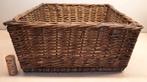 Vierkante rieten mand, hoogte 14cm, binnen diam boven 28cm, Ophalen, Binnen