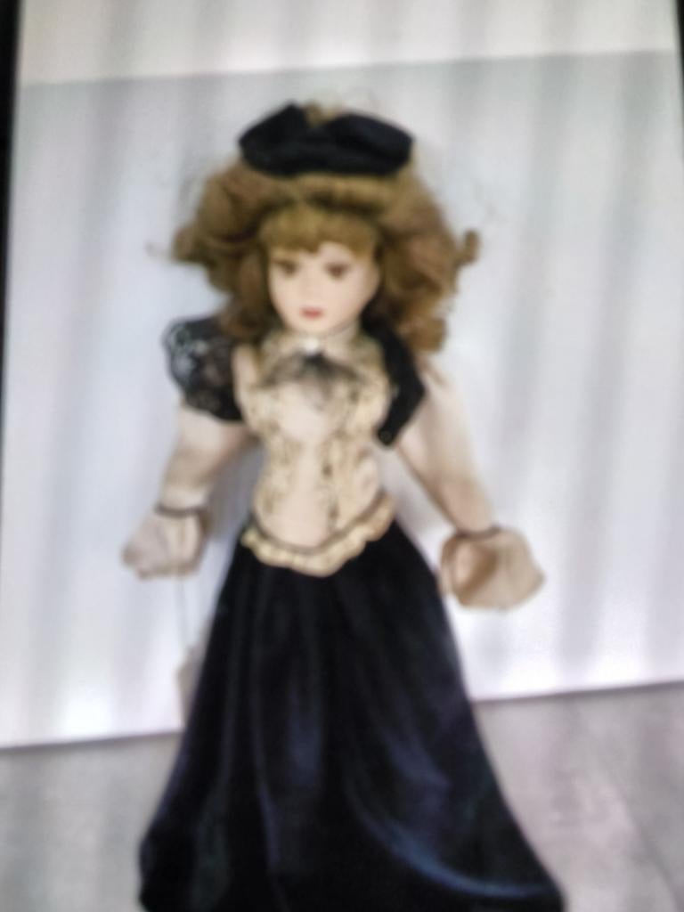 Porseleinen pop voor decoratie 43 h, Enlèvement, Poupée