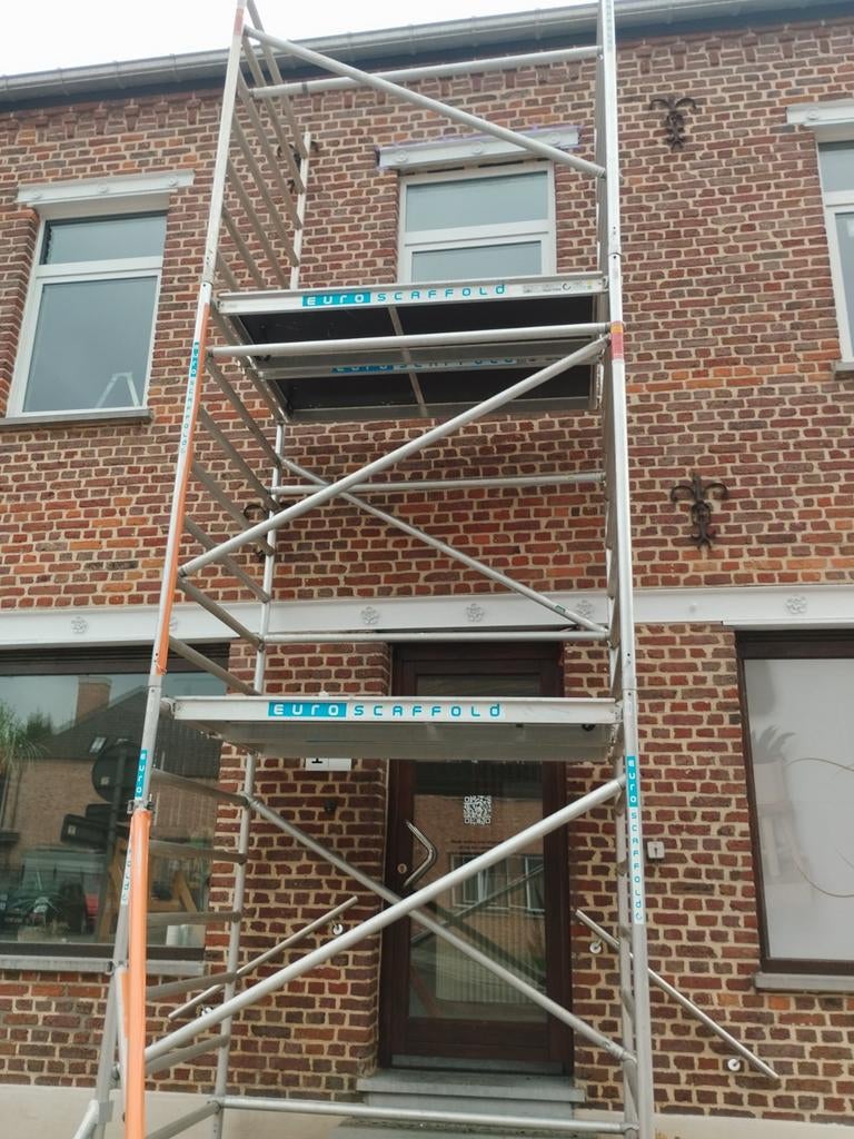 Échafaudage de 9 m de hauteur de travail (très complet), Bricolage & Construction, Échafaudages, Comme neuf, Échafaudage fixe ou roulant