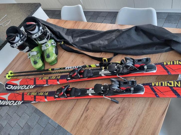 volledige skiset, ski's, skistokken en skischoenen, Sport en Fitness, Skiën en Langlaufen, Gebruikt, Ski's, Ski, Atomic, Ophalen