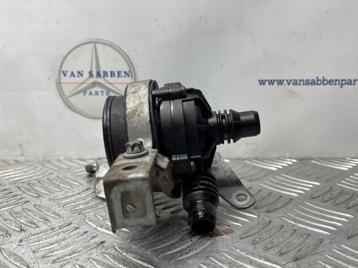 Extra waterpomp van een Mercedes CLA, Gebruikt, -, -, 3 maanden garantie