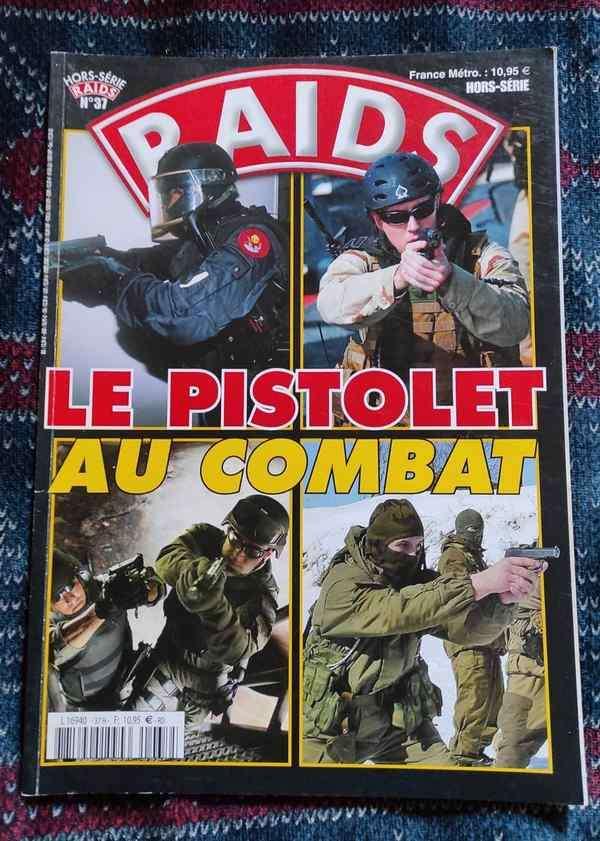 Lot de 2 magazines RAIDS hors-série - pistolet combat urbain, Livres, Guerre & Militaire, Enlèvement, Utilisé