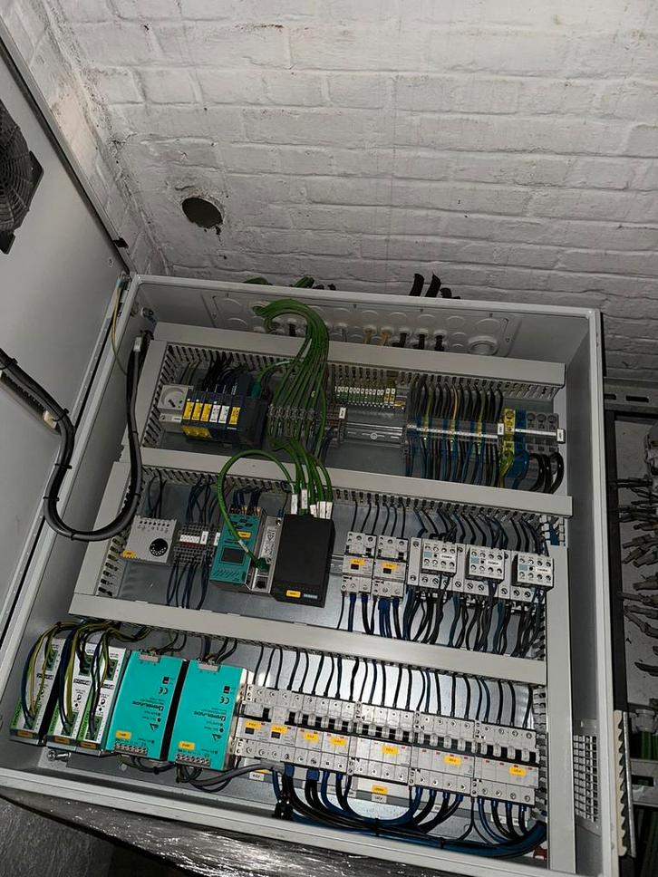 Coffret electrique armoire Rittal, Informatique & Logiciels, Commutateurs réseau, Comme neuf, Enlèvement