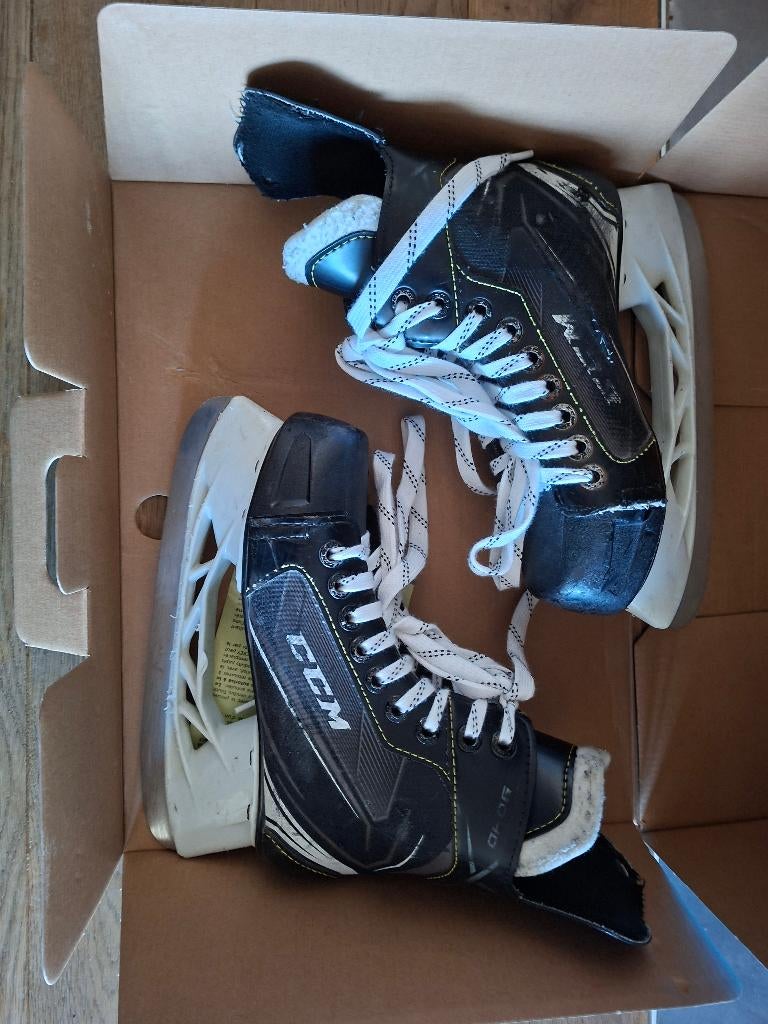 Patins de hockey sur glace CCM taille 34, Sports & Fitness, Hockey sur glace, Enlèvement, Utilisé, Patins