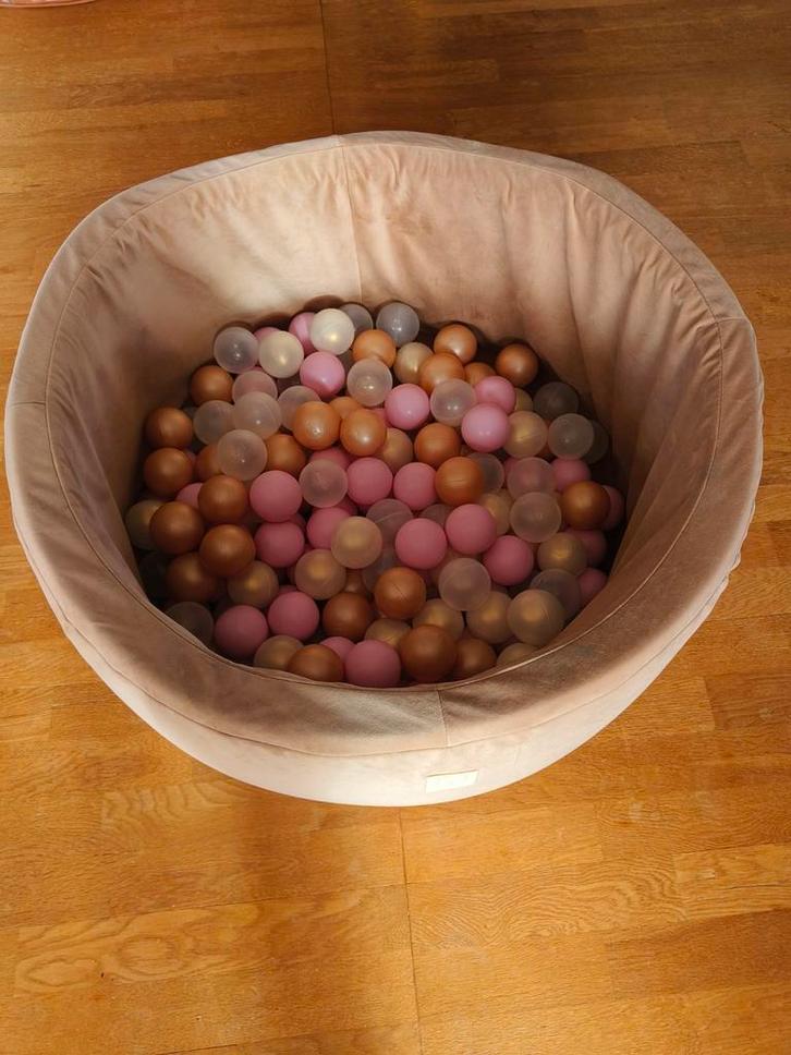 Piscine à balles ronde - Misioo - Velvet beige, Enfants & Bébés, Jouets | Jouets de bébé, Enlèvement