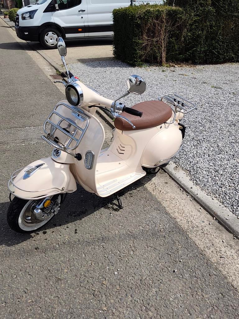 Razzo Torino 125cc 4t automaat (imiteert vespa)