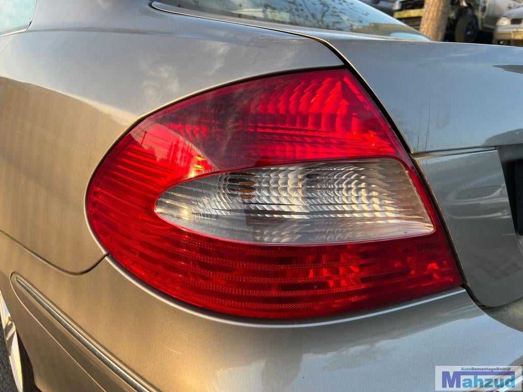 MERCEDES CLK W209 links achterlicht 2002-2009, Gebruikt, Mercedes-Benz AG, Mercedes-Benz, Mercedesstrasse 120
70372  Stuttgart, DE