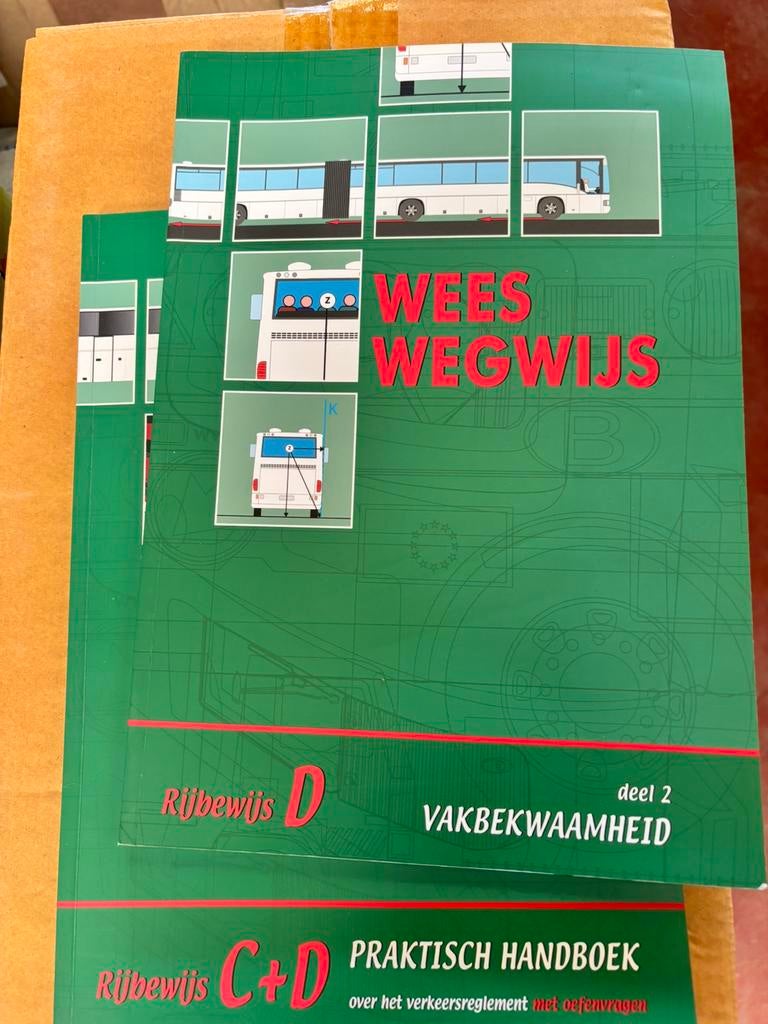 Twee lesboeken Weeswegwijs rijbewijs C/D, Ophalen of Verzenden, Zo goed als nieuw
