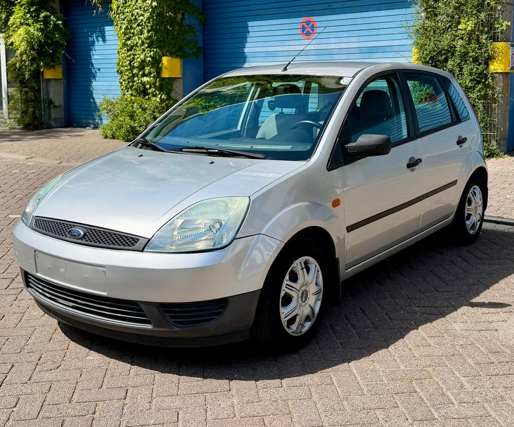 Ford Fiesta 1.3 benzine - 112.000km - GEKEURD VOOR VERKOOP!, Auto's, Voorwielaandrijving, Stof, Multifunctioneel stuurwiel, Handgeschakeld
