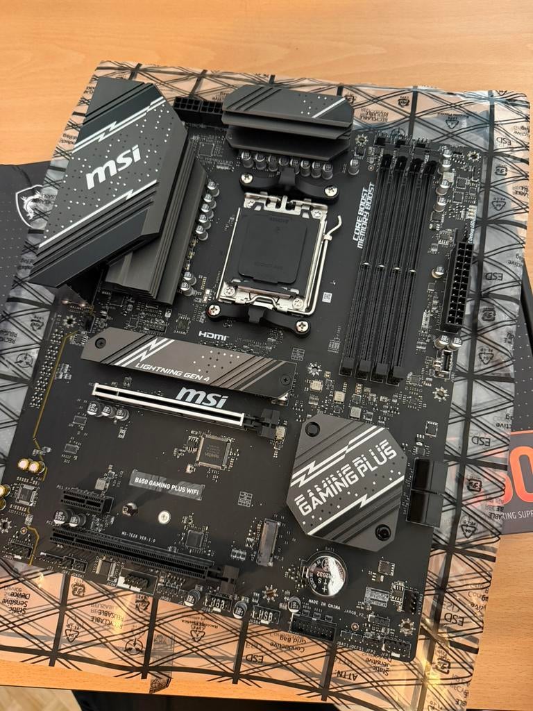 MSI B650 Gaming Plus Wifi AM5 - Garantie tot 04/2027, Computers en Software, Moederborden, Zo goed als nieuw, AMD, DDR5, Ophalen of Verzenden