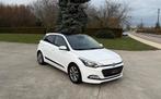 Hyundai i20 1.2i Benzine ** Panodak ** Garantie 12M, Auto's, Voorwielaandrijving, Stof, Wit, 62 kW