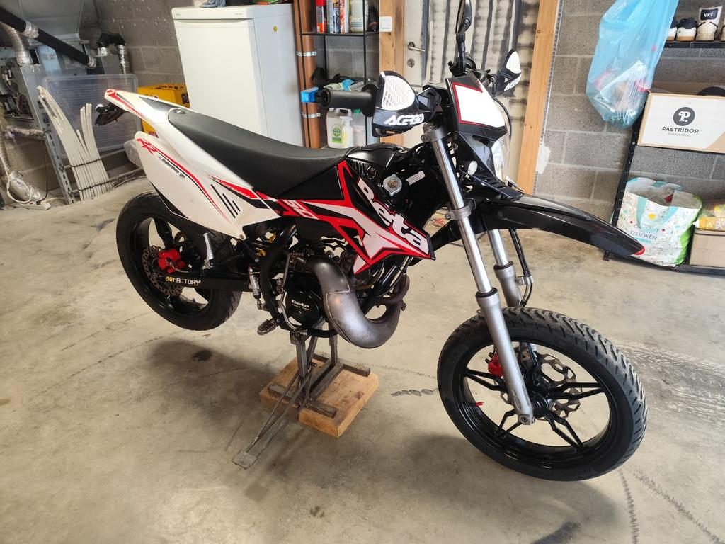 Beta RR 50 Supermotard, Fietsen en Brommers, Ophalen, Zo goed als nieuw, Klasse B (45 km/u)