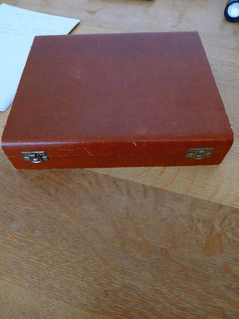 Coffret couvert, Enlèvement